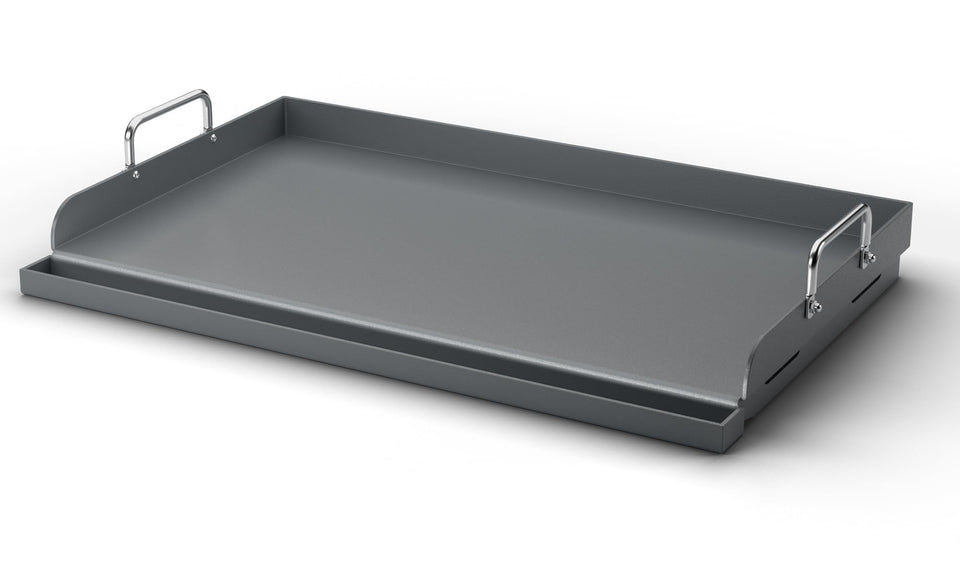 Hisencn griddle flat-top surface on a gas grill delivering even heat for consistent searing.