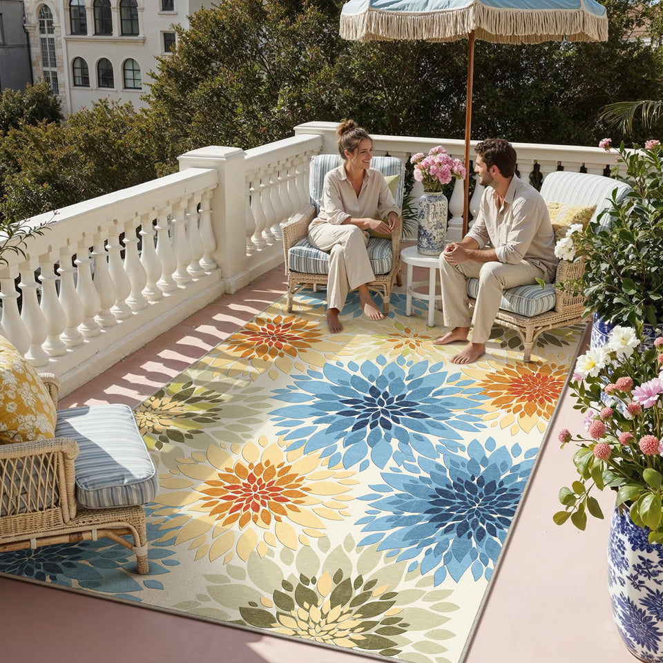 WondRg floral pattern rug adds color and texture to patios and living rooms.